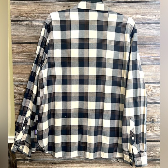 Patagonia woman’s button up shirt light weight size XL - Picture 4 of 6